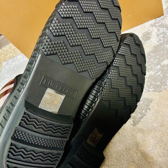 MENS BURBERRY BOOTS SIZE 7 - Picture 3 of 5